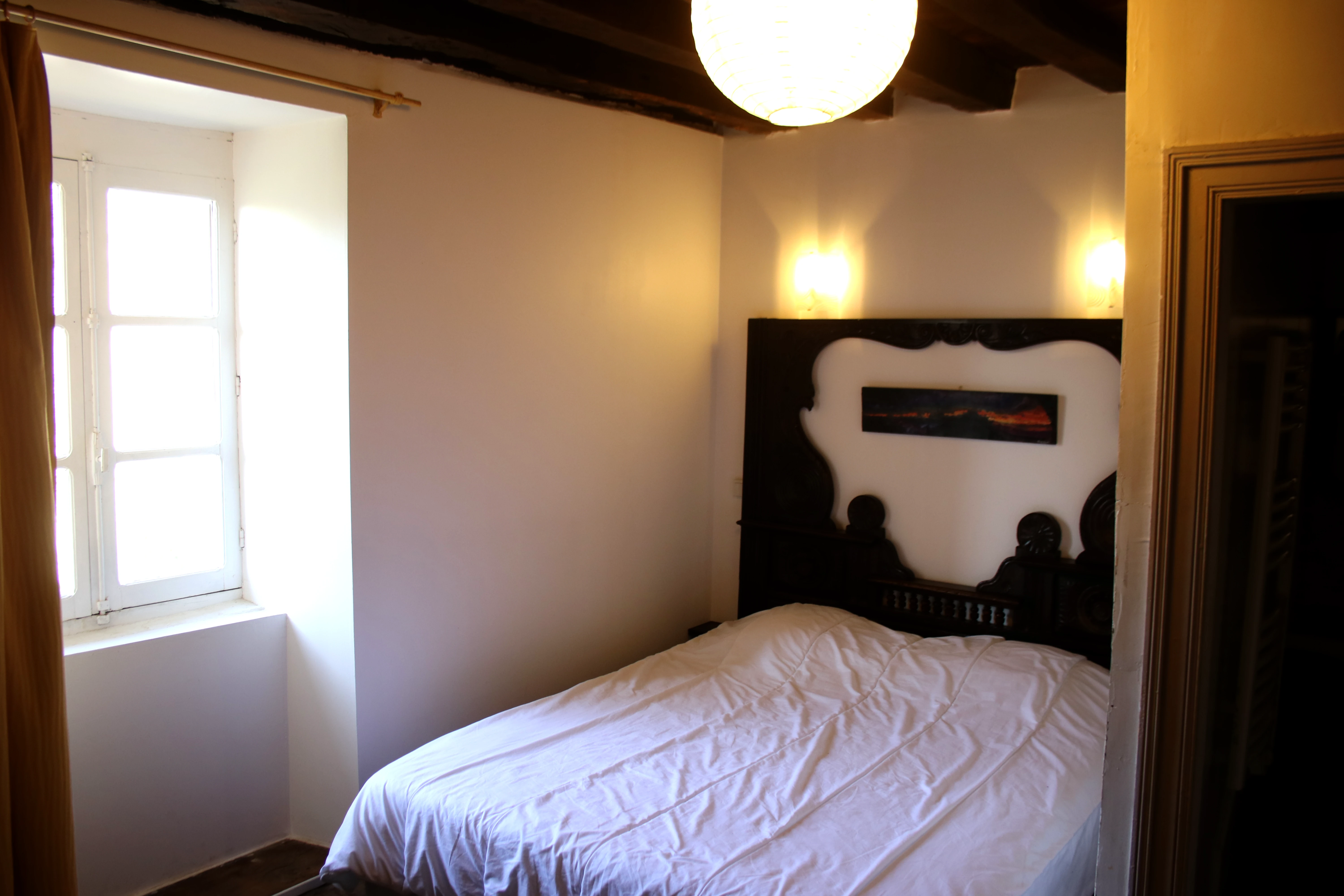 Le lit en 160 avec sa tête de lit bretonne ! 